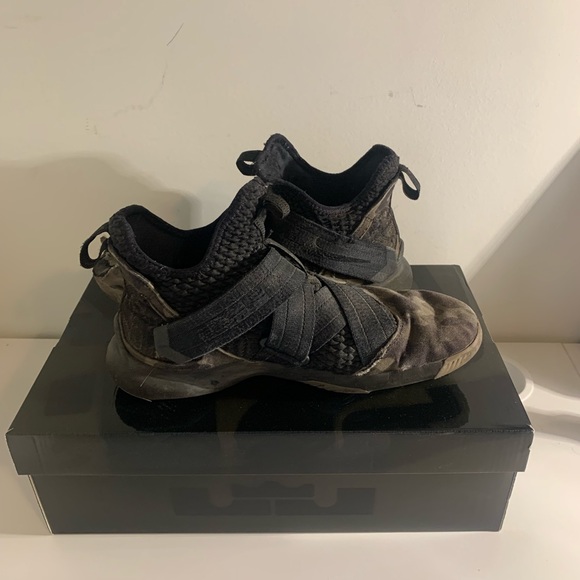 Lebron Soldier XII SFG Black/Black-Hazel Rush Men’s 9 - Picture 3 of 8